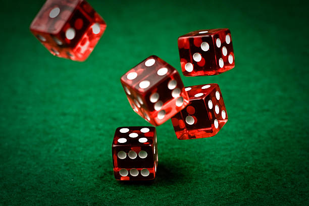 aslotre AduQ card game table interface showing player positions and pot